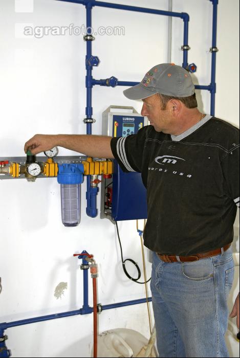 Stall Wasserdosierung 13