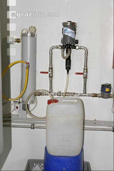 Stall Wasserdosierung 10
